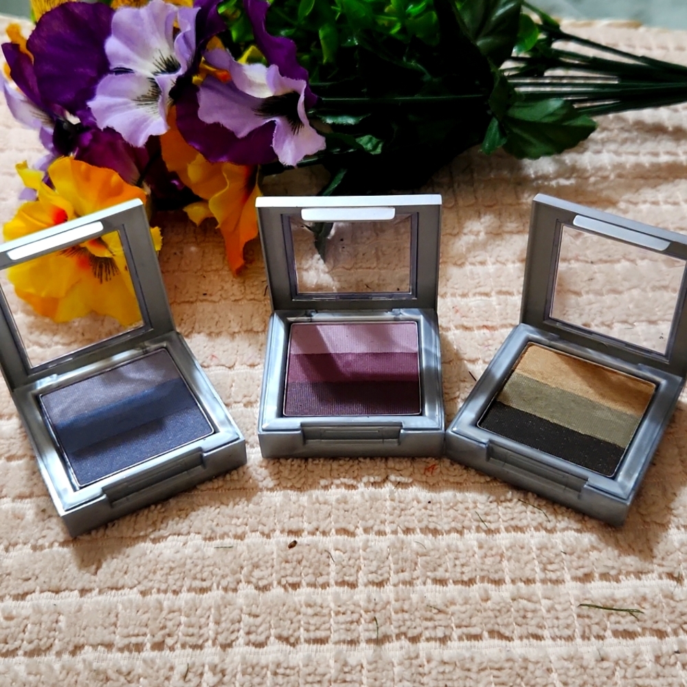 EYESHADOWS BUNDLE OF 3